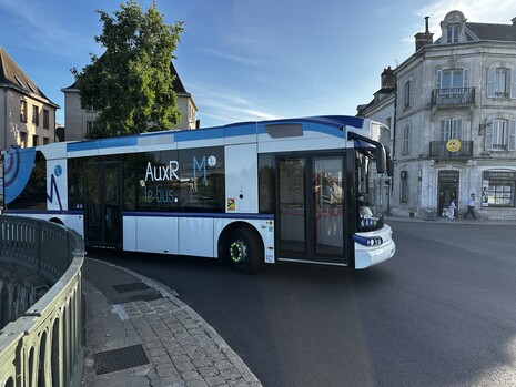 AUX M LE BUS